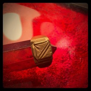 Men’s Vintage ring size 9. Says 18k and 750 inside